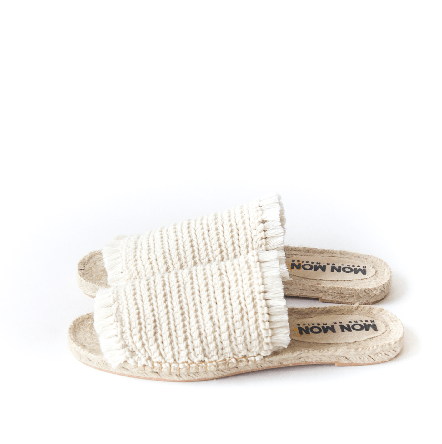 Alpargata tipo sandalia de crochet y suela de yute.