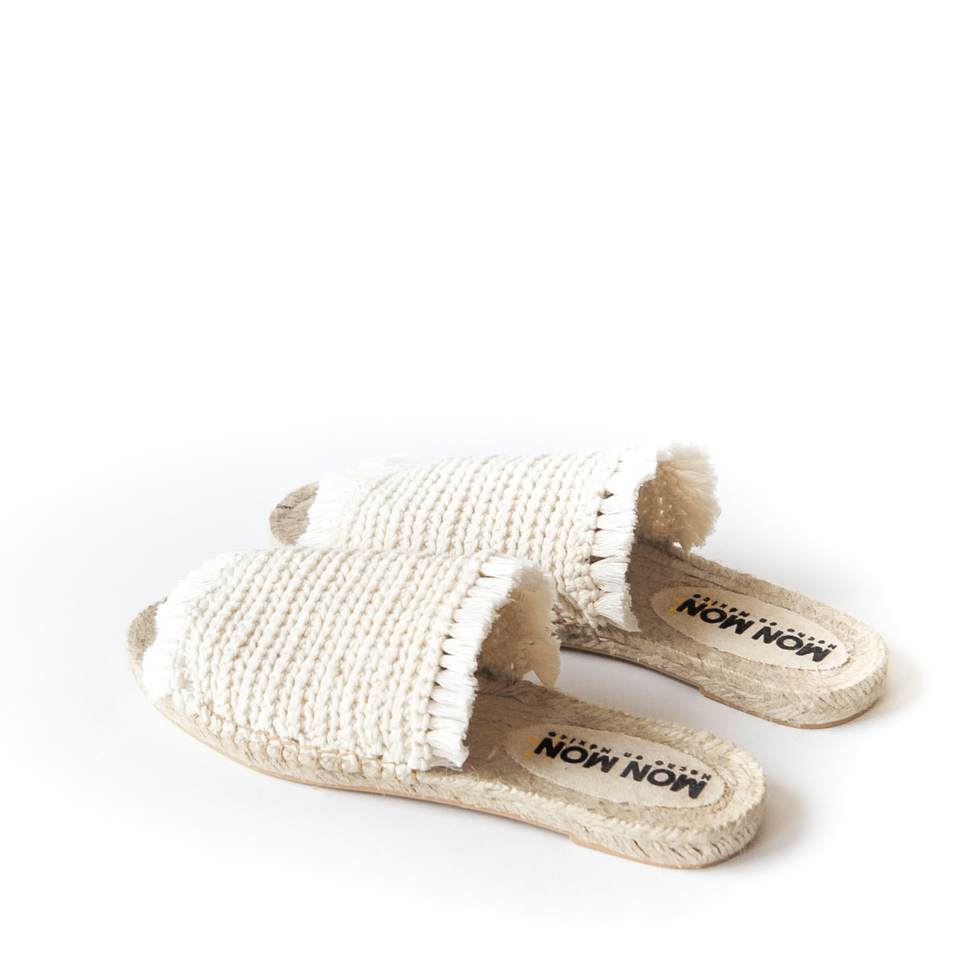 Alpargata tipo sandalia de crochet y suela de yute.